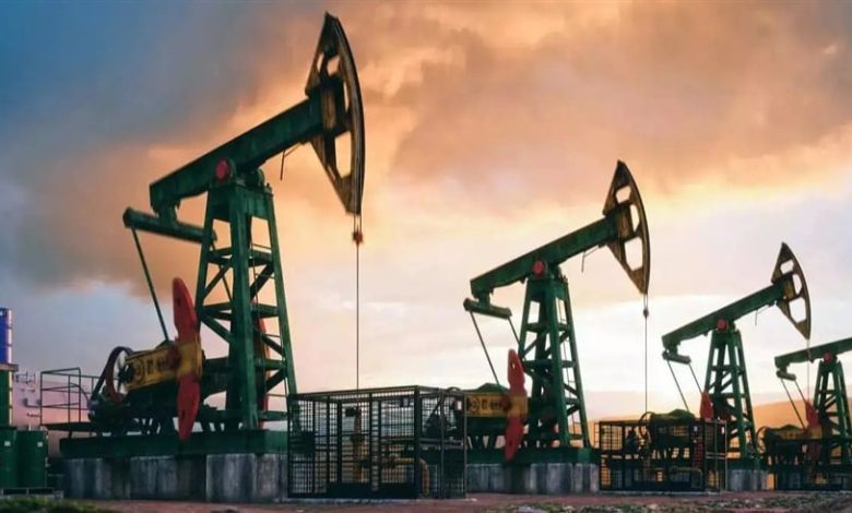 النفط يرتفع على خلفية النمو الاقتصادي الأمريكي ومخاطر الإمدادات