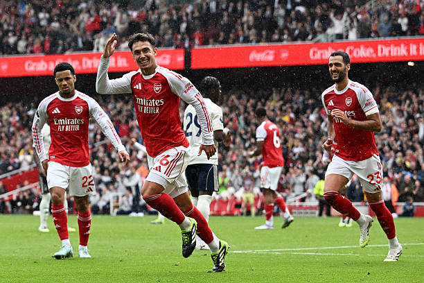 النيران الصديقة تهدي أرسنال انتصارا مثيرا أمام وولفرهامبتون في البريميرليج