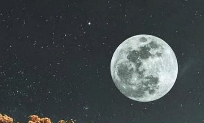 اليوم اكتمال القمر العملاق الأخير لعام 2025