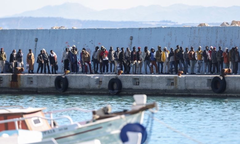 اليونان: إنقاذ 840 مهاجراً خلال 5 أيام جنوب جزيرة كريت