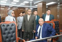 انتخابات مجلس النواب 2025.. محافظ الوادي الجديد يتابع انتظام اللجان من مركز الطوارئ