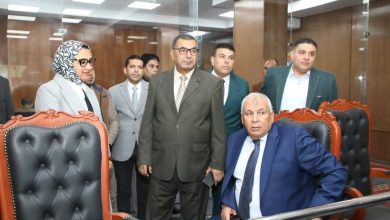 انتخابات مجلس النواب 2025.. محافظ الوادي الجديد يتابع انتظام اللجان من مركز الطوارئ