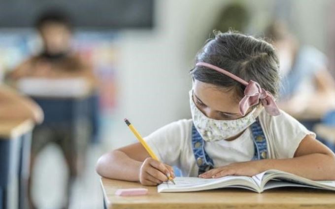 بعد فرض ارتدائها في بعض المدارس.. الصحة: الكمامات تقتصر على الطلاب المصابين بالفيروسات التنفسية