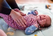 بكاء مولودي المتكرر يشعرني بالتقصير: هل هو طبيعي أم يستدعي القلق؟