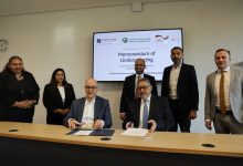 بنك التعمير والإسكان يوقع مذكرة تفاهم مع مدرسة فرانكفورت لتعزيز ريادته في التمويل الأخضر والمستدام