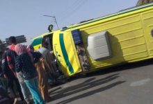 تحمل طفلة مريضة.. انقلاب سيارة إسعاف في بورسعيد