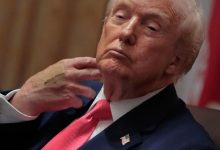 ترامب يظهر مرة أخرى بضمادة على معصمه...