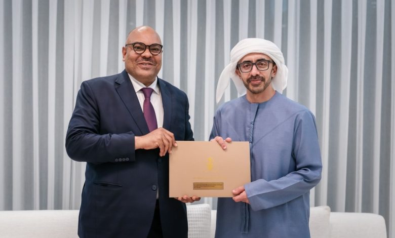 تسلمها عبدالله بن زايد.. رئيس الدولة يتلقى رسالة خطية من رئيسة تنزانيا