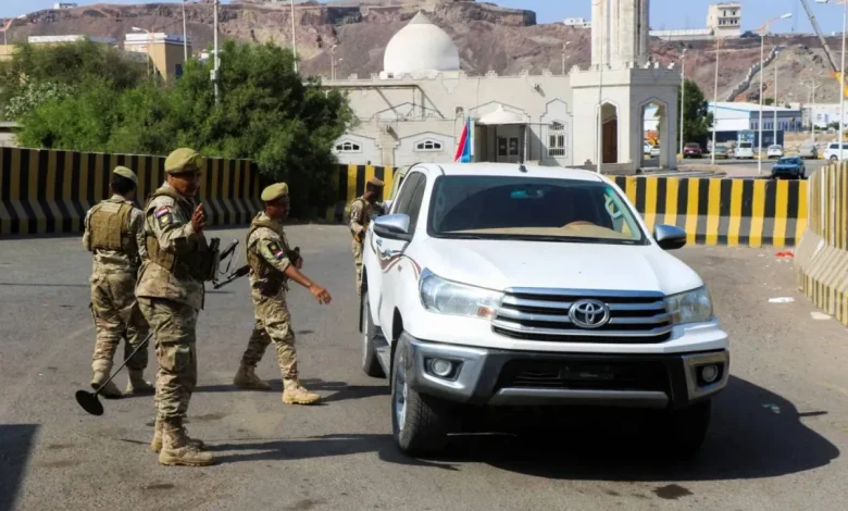 تصعيد «الانتقالي» الأحادي يهزّ استقرار الشرعية في اليمن