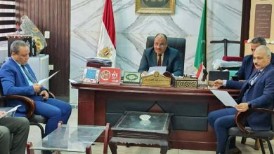 تعليم المنيا تناقش تفعيل وتشغيل الوحدة المنتجة بجميع المدارس لتنمية الموارد