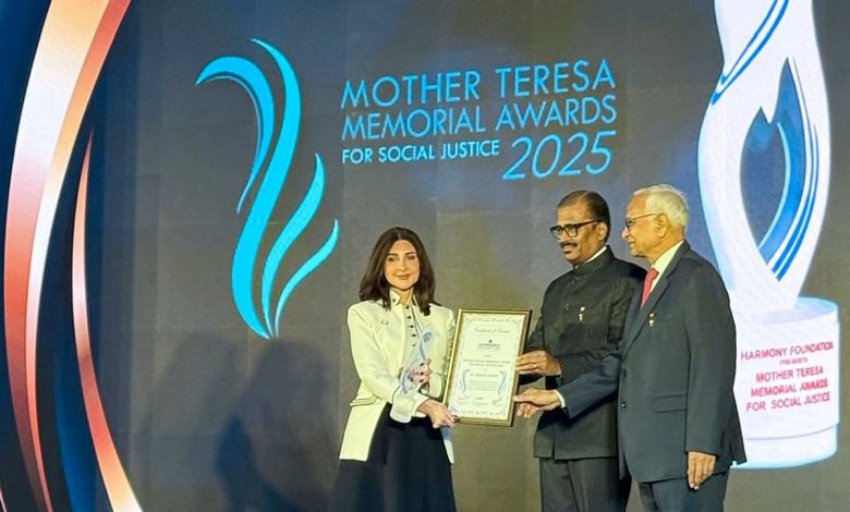 تكريم عالمي للدكتورة هبة السويدي بجائزة الأم تريزا للسلام والعدالة الاجتماعية