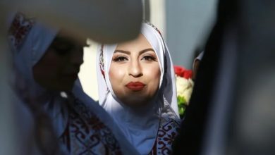 “ثوب الفرح” عرس جماعي في غزة بين ركام الحرب