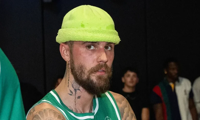 جاستن بيبر يُهدد بـ "خنق" موظفي آبل لسببٍ تافه!