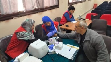 جامعة الوادي الجديد تنظم قوافل طبية للكشف عن الأمراض المزمنة وصحة المرأة