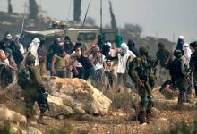 جيش الاحتلال ومستوطِنوه يعتدون على الفلسطينيين في مختلف مدن الضفة