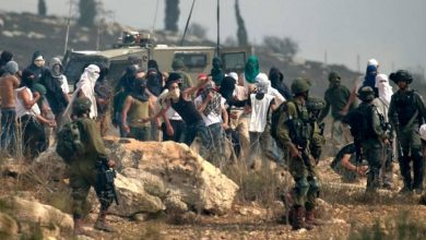 جيش الاحتلال ومستوطِنوه يعتدون على الفلسطينيين في مختلف مدن الضفة