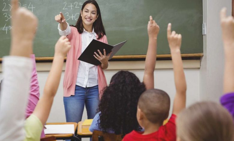 حافز التدريس الجديد للمعلمين... قرار رسمي يحسم أحقية المعلمين بعد سن التقاعد