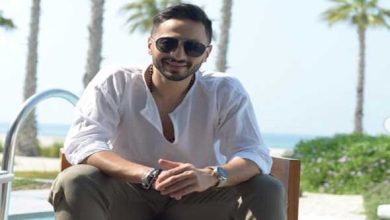 حمادة هلال يحتفل بجائزة أفضل ممثل دراما بطريقته الخاصة