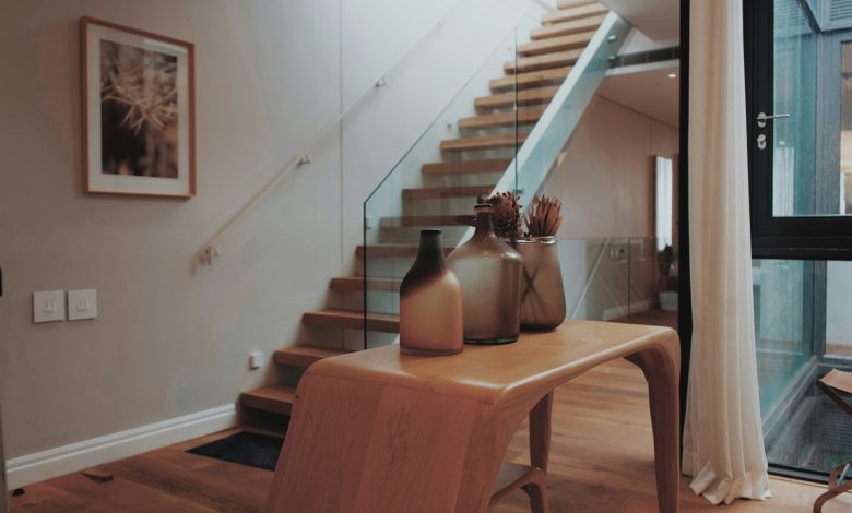 دليل سريع لاستغلال زوايا المنزل الصغير المهملة أسفل الدرج