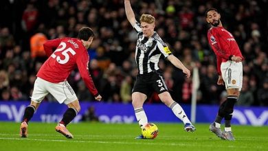 دورجو يقود يونايتد لفوز ثمين على نيوكاسل في الدوري الإنجليزي