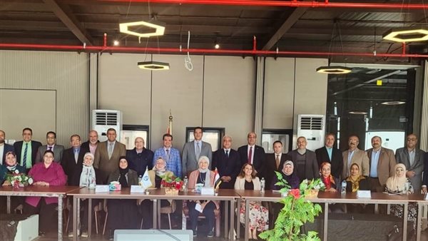 رئيس أكاديمية السادات يبحث مع عمداء الكليات الأداء وخطط التطوير