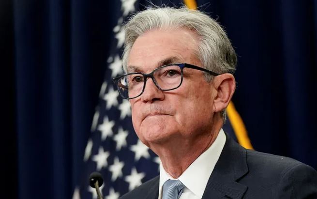 رئيس الفيدرالي الأمريكي: على البشر الحذر من الذكاء الاصطناعي