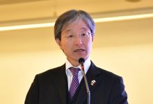 سفير اليابان يشيد بقيادة سمو الأمير ويستعرض مسيرة عام من التعاون مع الكويت