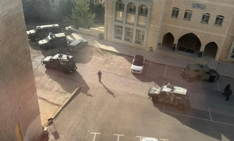 شاهد| القوات الإسرائيلية تقتحم حرم جامعة القدس