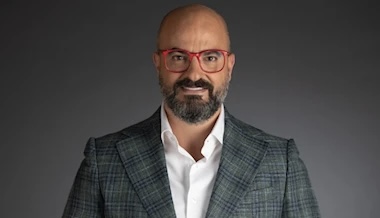 صحيفة لبنانية : اقالة نديم قطيش من رئاسة سكاي نيوز عربية في الامارات ..