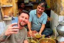 صورة متداولة تثير الجدل.. هل تناول ميسي طعام الشارع في مومباي؟