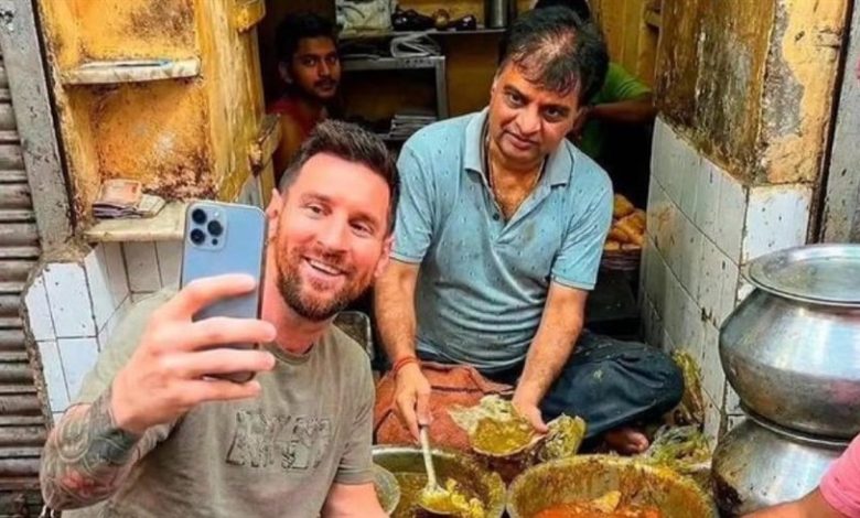 صورة متداولة تثير الجدل.. هل تناول ميسي طعام الشارع في مومباي؟