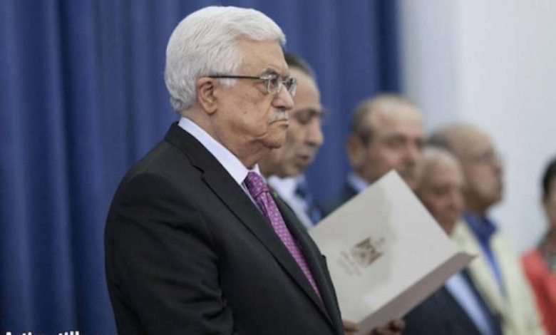 عباس يدافع عن المجدلاني ويؤكد من جديد على إلغاء قانون مخصصات الأسرى 