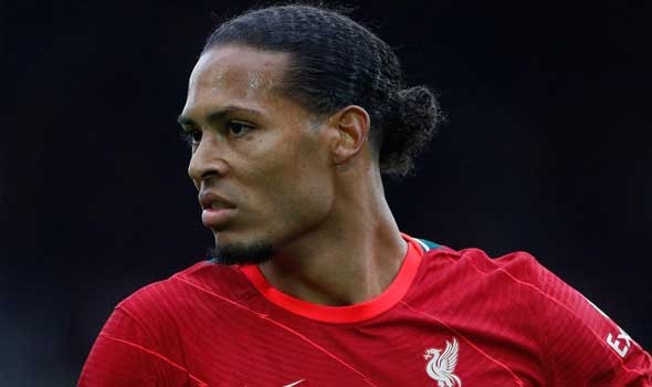 فان دايك يؤكد لا أحد يضمن مكانه في ليفربول وصلاح