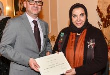 فرنسا تقلد الشيخة الدكتورة سعاد الصباح وسام الفنون والآداب برتبة ضابط تقديراً لمسيرتها الثقافية والفكرية