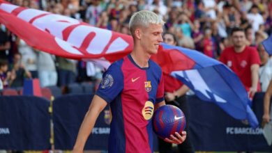 فليك يستبعد داني أولمو من ديربي إسبانيول ويؤجل عودته للملاعب