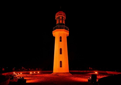 فنار دمياط يضيء باللون البرتقالي دعمًا للمرأة ضد العنف