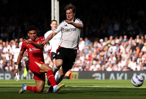 فولهام يفوز على نوتنجهام فورست في الدوري الإنجليزي الممتاز