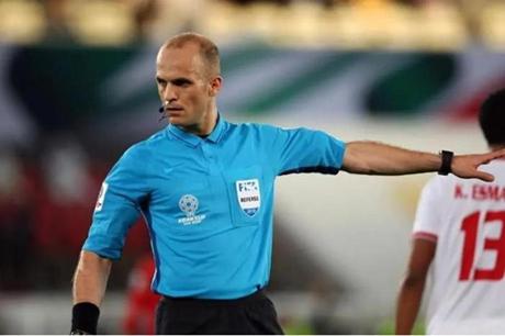 كيروش يهاجم مخادمة : انظروا إلى الشاشات.. هذا الرجل أهدر مجهودنا