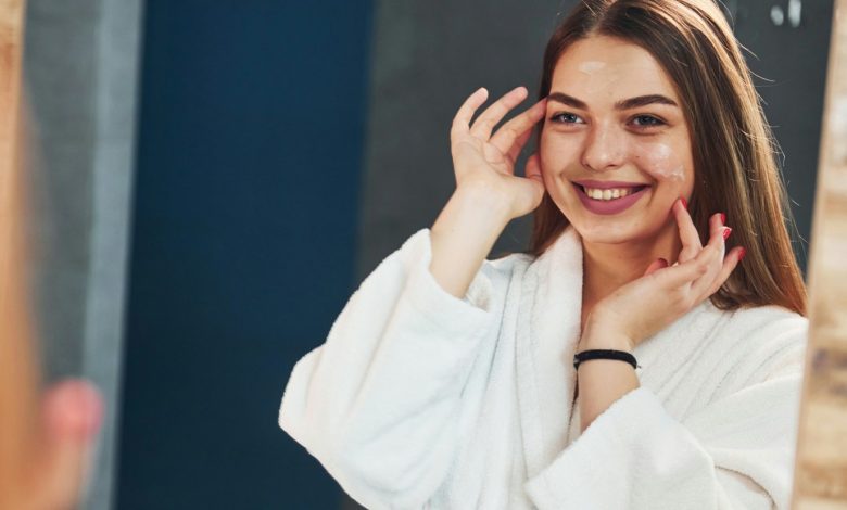 لإطلالة متوهجة في ليلة رأس السنة إليك نصائح وماسكات آمنة