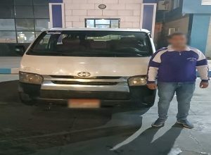 لعدم التزامه بتعريفة الركوب.. ضبط سائق ميكروباص تعدى على سيدة بالسب لتصويرها سيارته في الإسكندرية