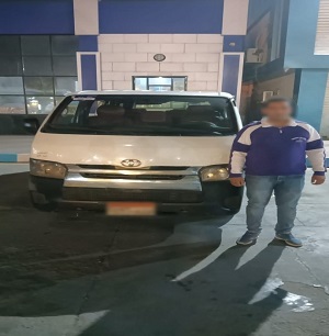 لعدم التزامه بتعريفة الركوب.. ضبط سائق ميكروباص تعدى على سيدة بالسب لتصويرها سيارته في الإسكندرية