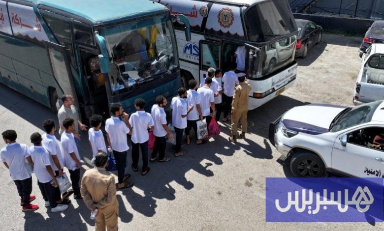 ليبيا ترحل مئات المهاجرين في يومين