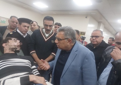 محافظ الدقهلية يعزي أسر ضحايا حريق «سوق الخواجات» ويتفقد المصابين في المستشفى