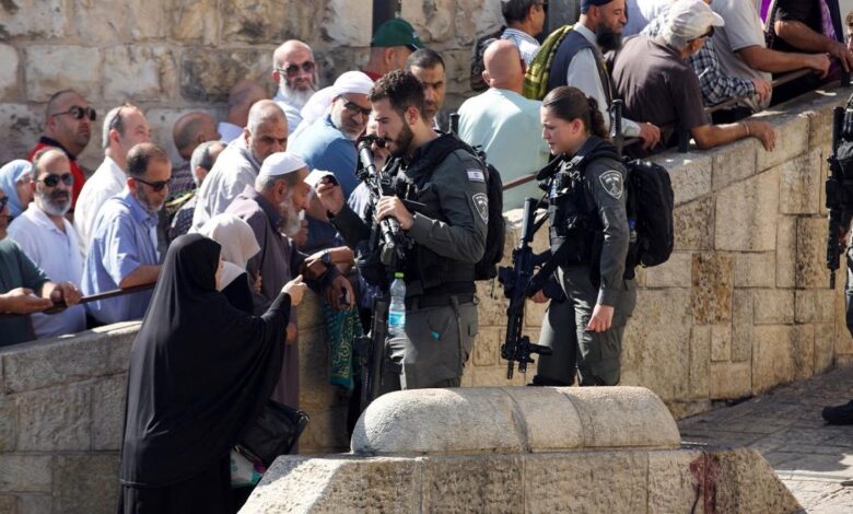 محافظة القدس تحذر من تداعيات قانون إسرائيلي جديد يجرم التدخل في الممارسات الدينية بالأماكن العامة