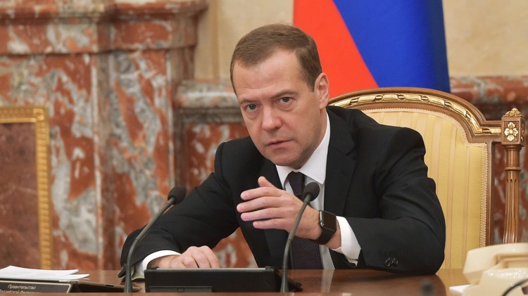 مدفيديف يصف قمة الاتحاد الأوروبي في بروكسل بـ "قمة اللصوص"