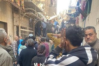 مسئول بمحافظة الجيزة: عقار إمبابة المنهار عمره يتجاوز 80 عاما.. والسكان لم يبلغوا الحي بالشروخ