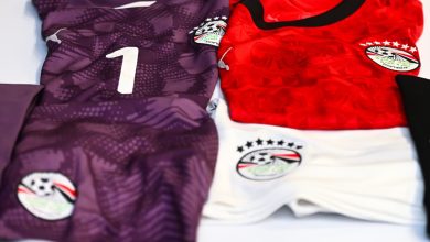 منتخب مصر بالزي الأحمر في مواجهة الكويت بكأس العرب