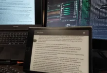 مهندس يحول جهاز حبر إلكتروني E-ink إلى شاشة حاسوب عبر نظام لينكس!