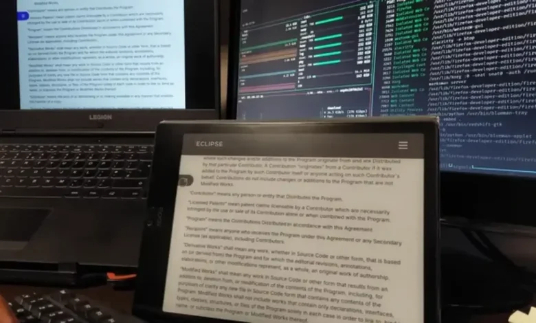 مهندس يحول جهاز حبر إلكتروني E-ink إلى شاشة حاسوب عبر نظام لينكس!