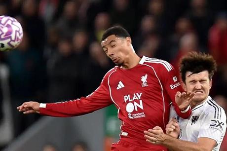 موهبة واعدة تنذر بمعركة بين ليفربول واليونايتد